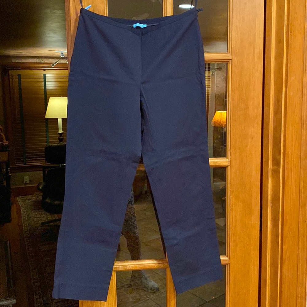 McLaughlin navy blue cropped pants.